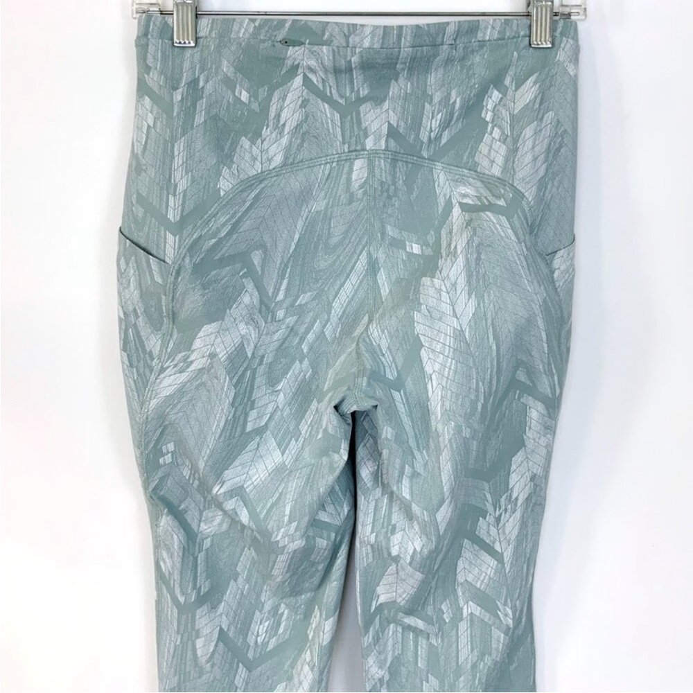 Lululemon SIZE 8 Swift Speed High Rise Leggings 28" - Reverberate Chevron - Picture 5 of 10
